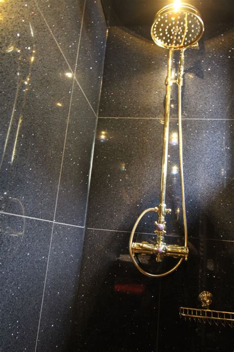 Goldene Dusche (geben) gegen Aufpreis Finde eine Prostituierte Brasschaat